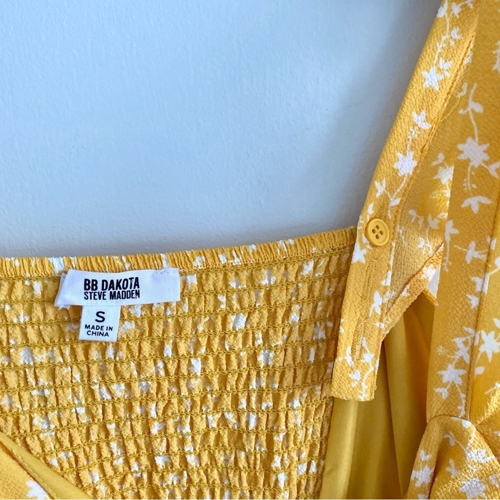 BB Dakota Steve Madden Yellow Crepe Flutter Sleeve Dress Size Small - Picture 6 of 6